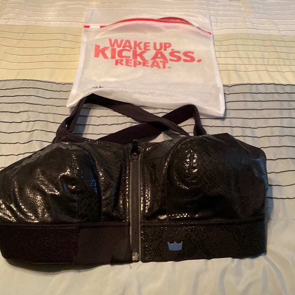 NWOT She Fit Sport Bra with Wash Bag